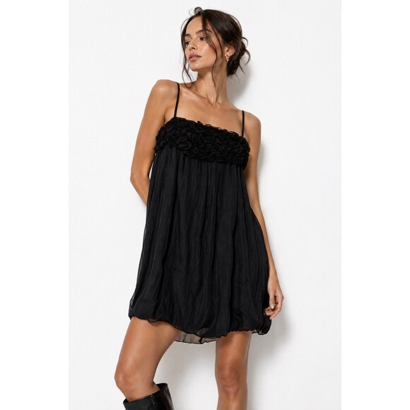 Alice + Olivia Dresses & Skirts - Alice + Olivia Black 100% Silk Rosette Babydoll Mini Dress Size Small
